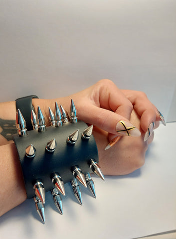Wristband - Medium Spike 4 row